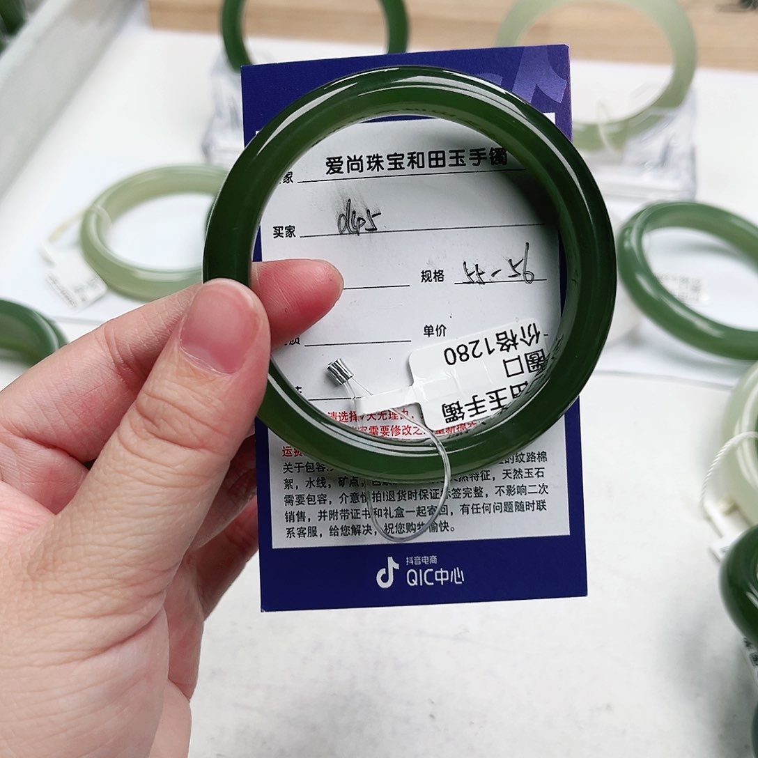 和田玉手镯未镶嵌小*