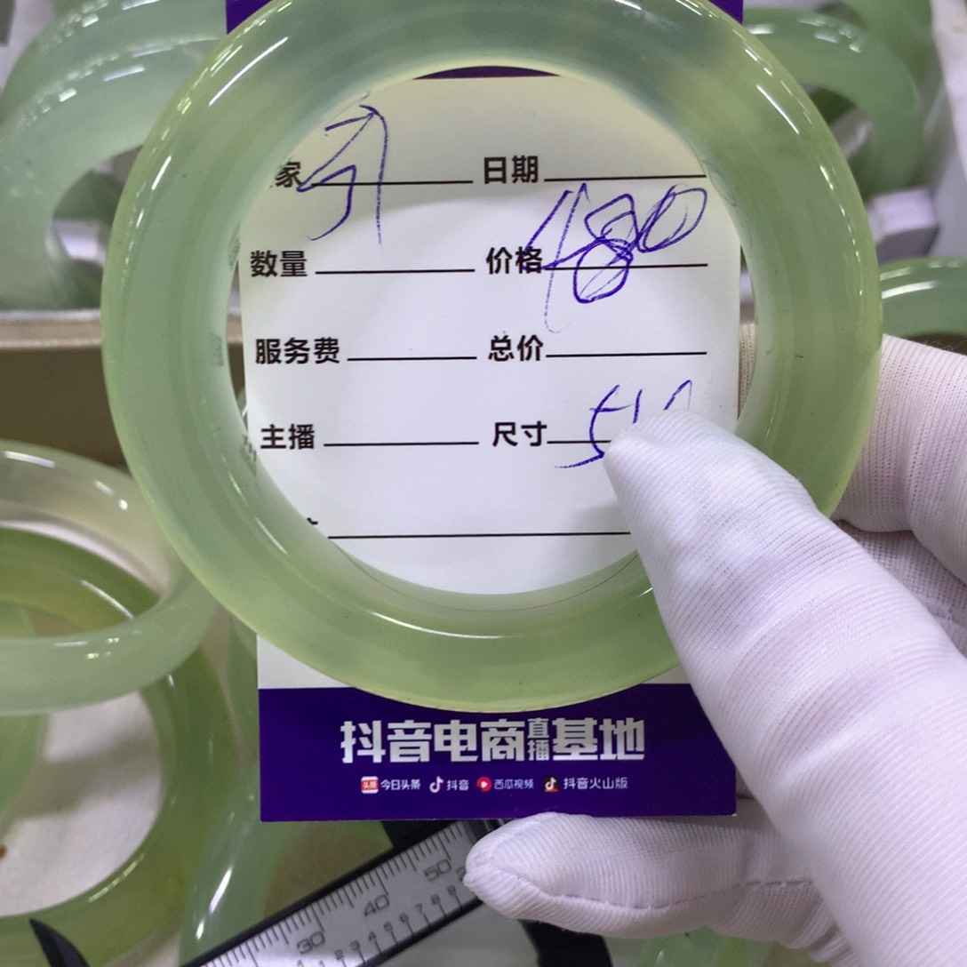 蛇纹石玉手镯未镶嵌引*