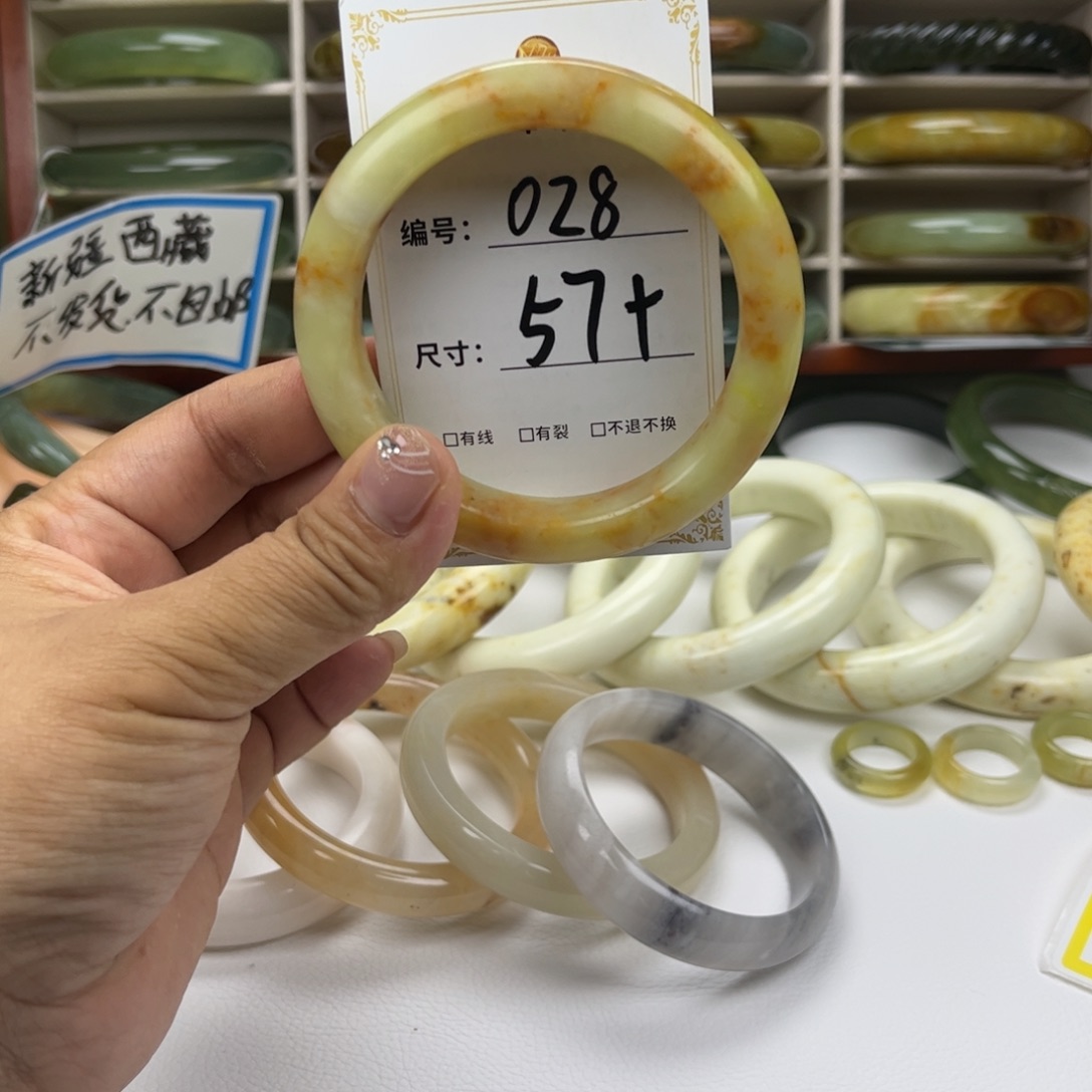 蛇纹石玉手镯未镶嵌