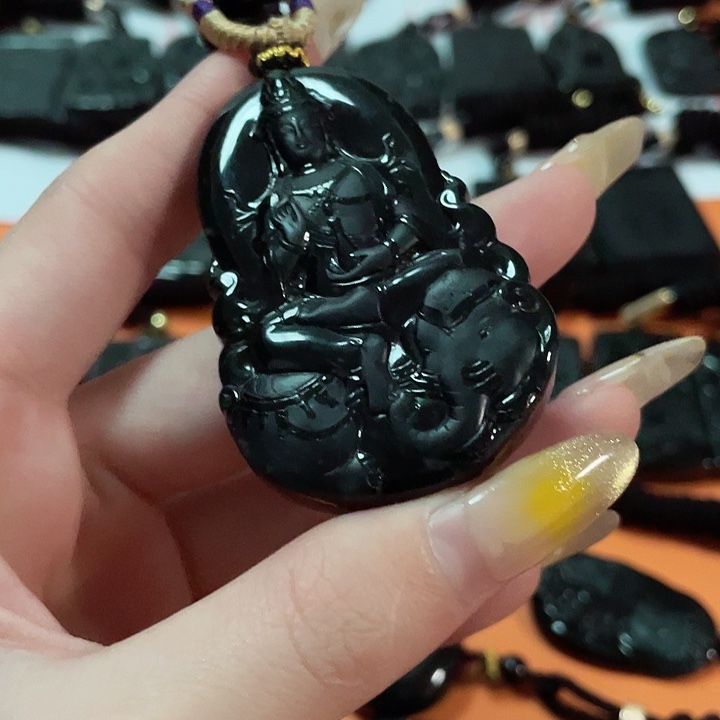 翡翠挂件未镶嵌心**属