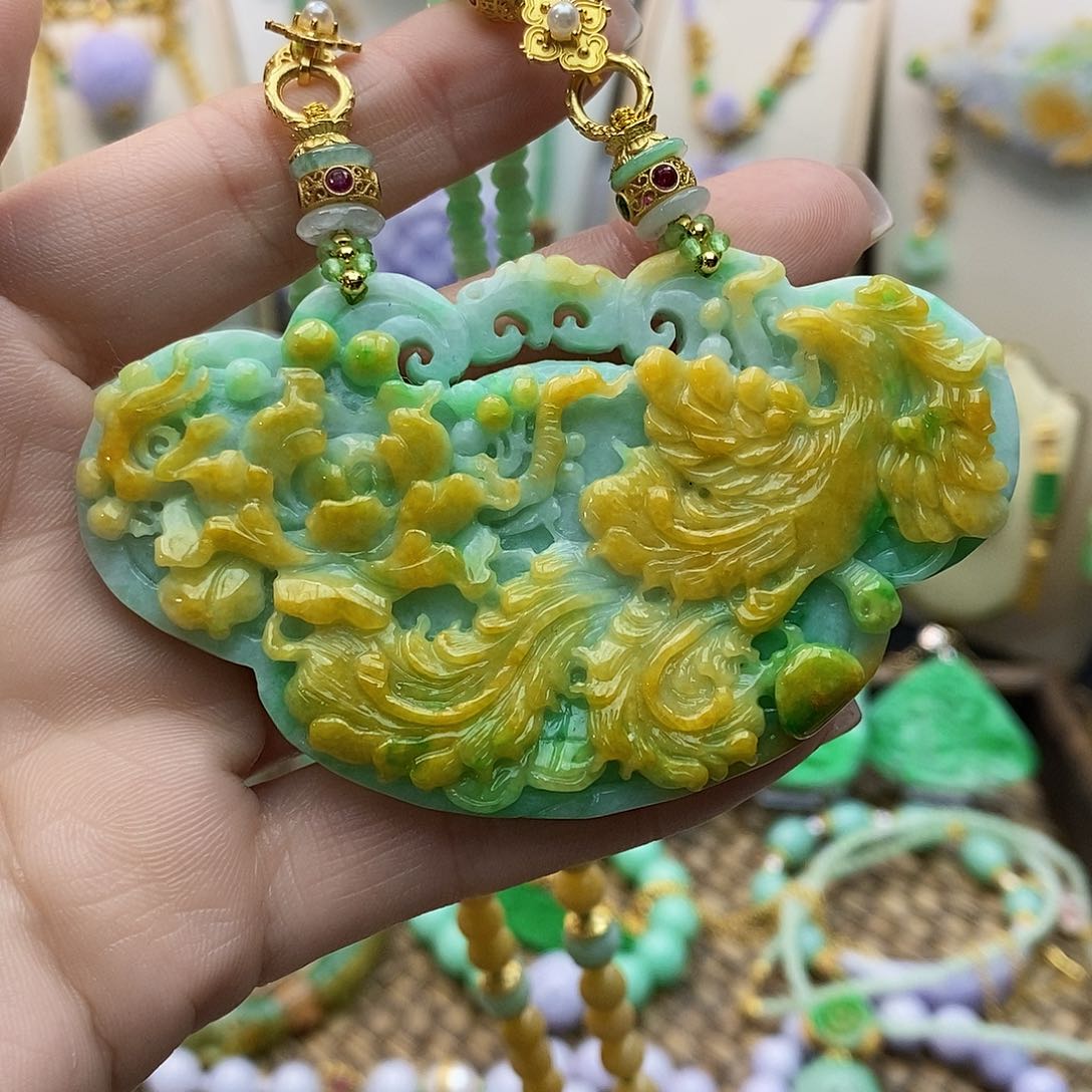 翡翠颈饰未镶嵌玲*天然