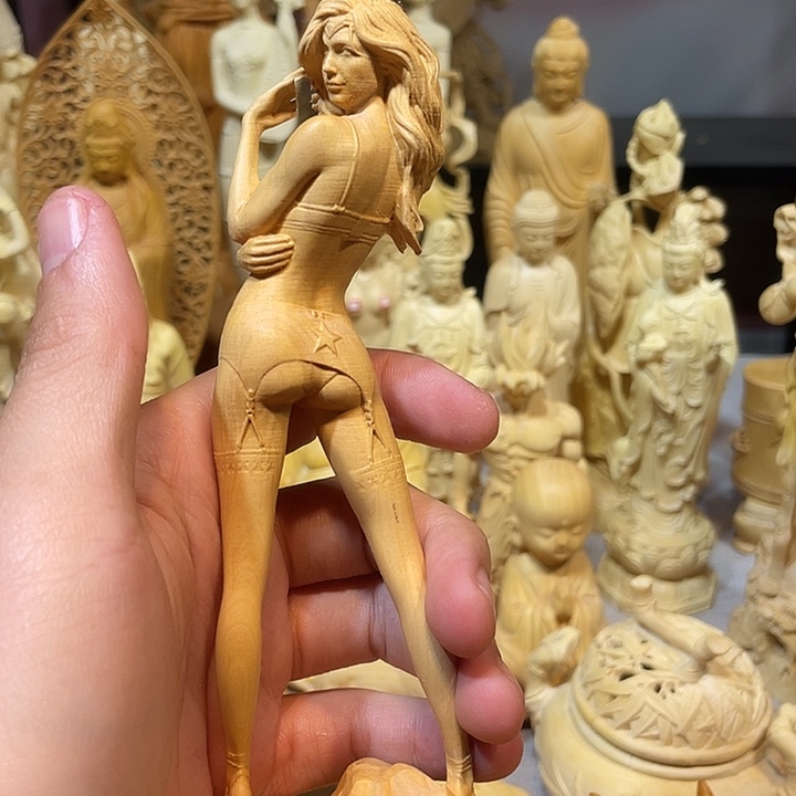 黄杨木黄杨木侧身美女