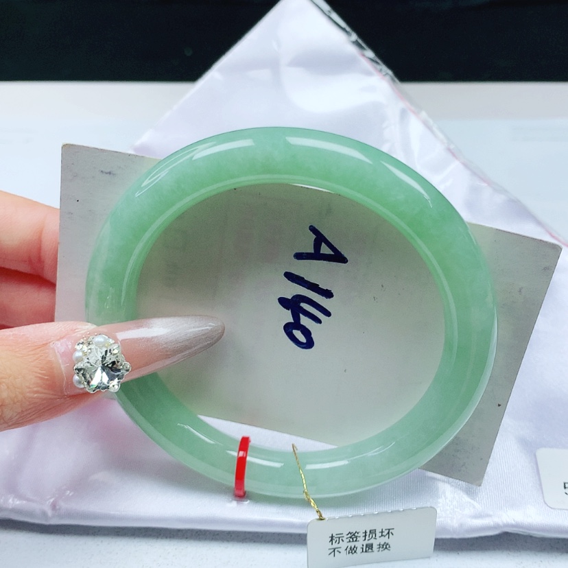 【闪购商品】翡翠手镯未镶嵌58.2圈