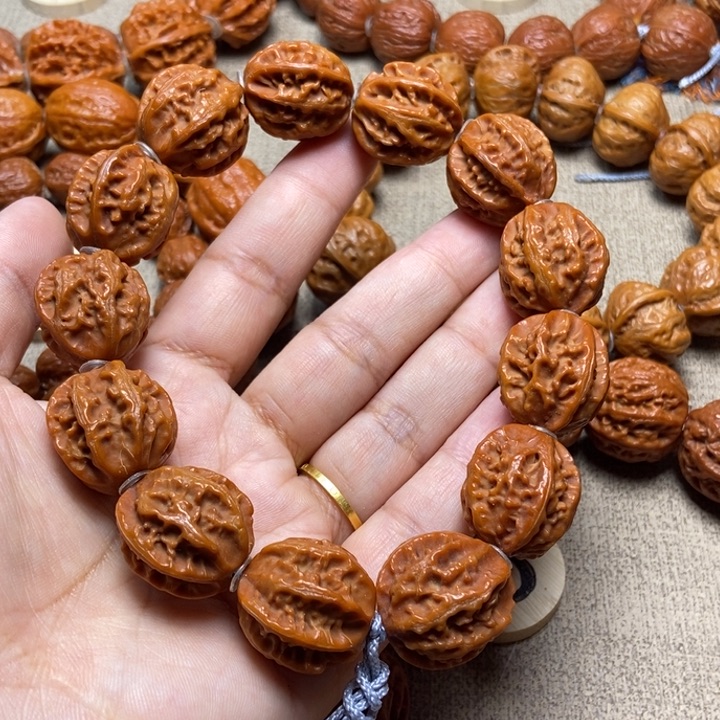 文玩核桃吊坠龙脊八棱