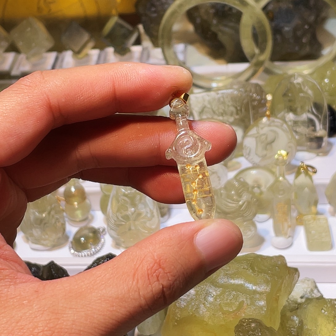 玻璃铁合金利比亚玻璃陨