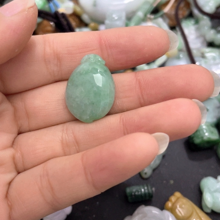 【闪购商品】翡翠颈饰未镶嵌用****9天然翡翠