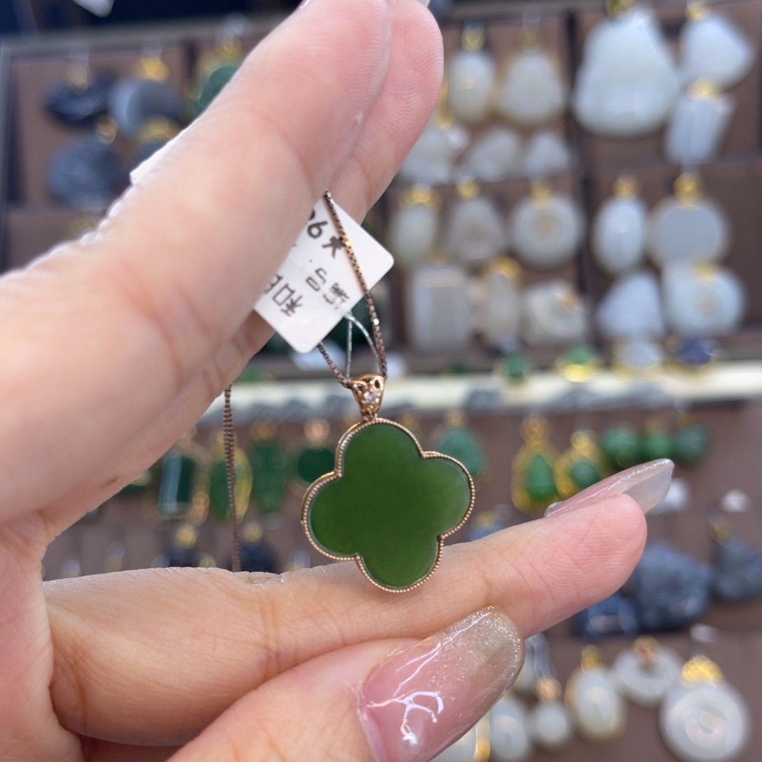 和田玉吊坠18K金镶嵌