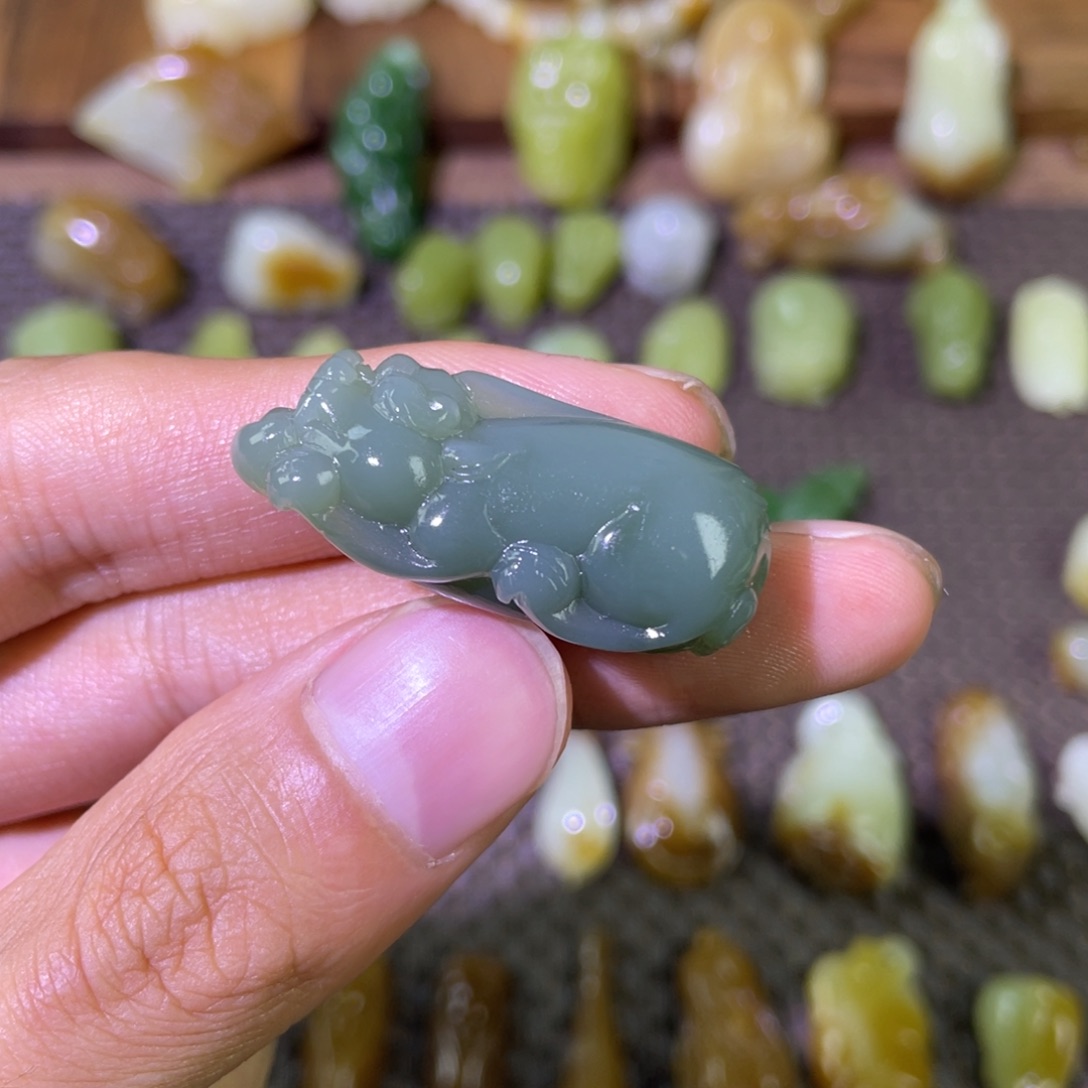 和田玉未镶嵌颈饰俄碧粉青微猫貔貅吊坠