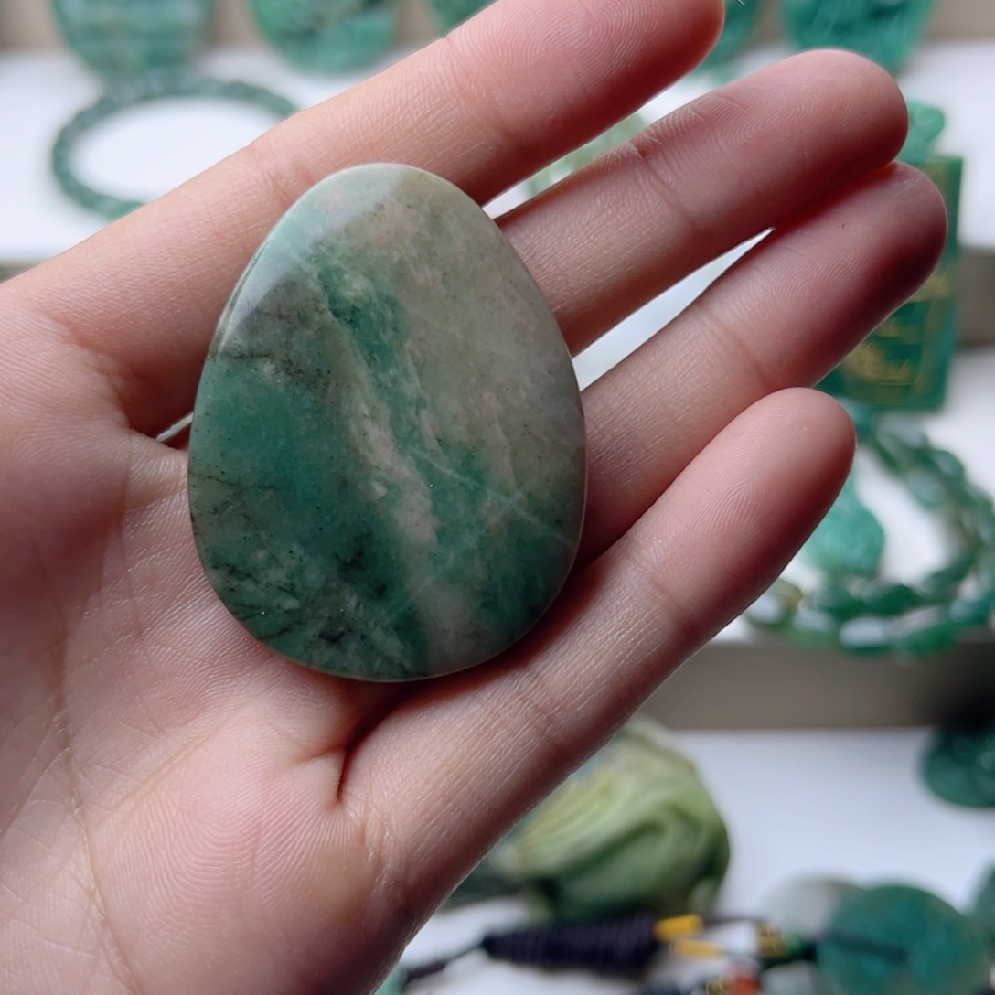 独山玉未镶嵌挂件