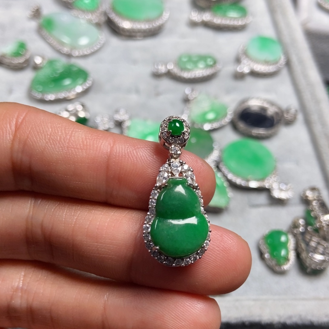 翡翠颈饰未镶嵌H*葫芦