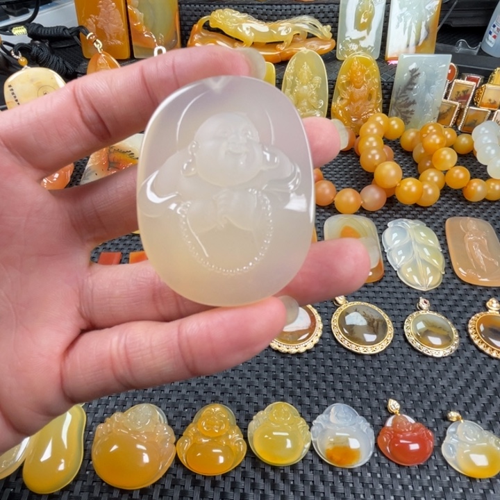 石英质玉（黄龙玉）未镶嵌颈饰