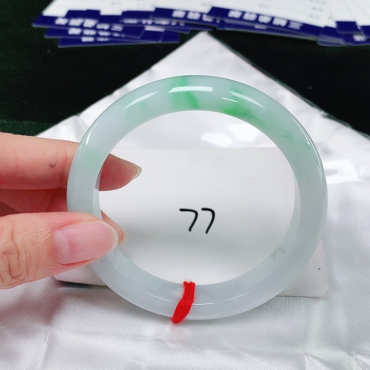 翡翠手镯未镶嵌翡翠手镯未镶嵌
