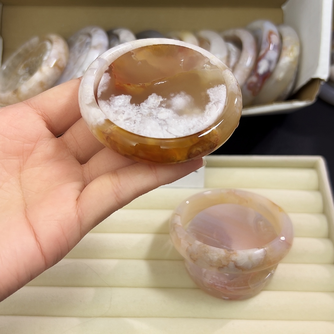 清***静玛瑙/玉髓未镶嵌手镯53