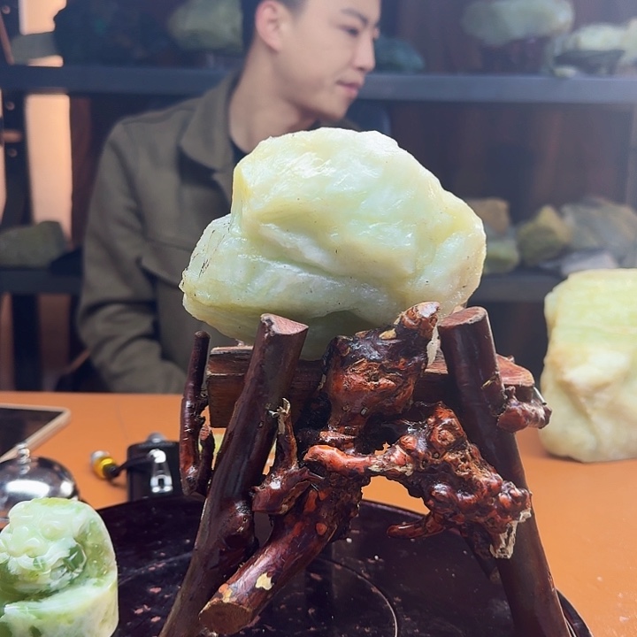 蛇纹石玉原石未镶嵌2