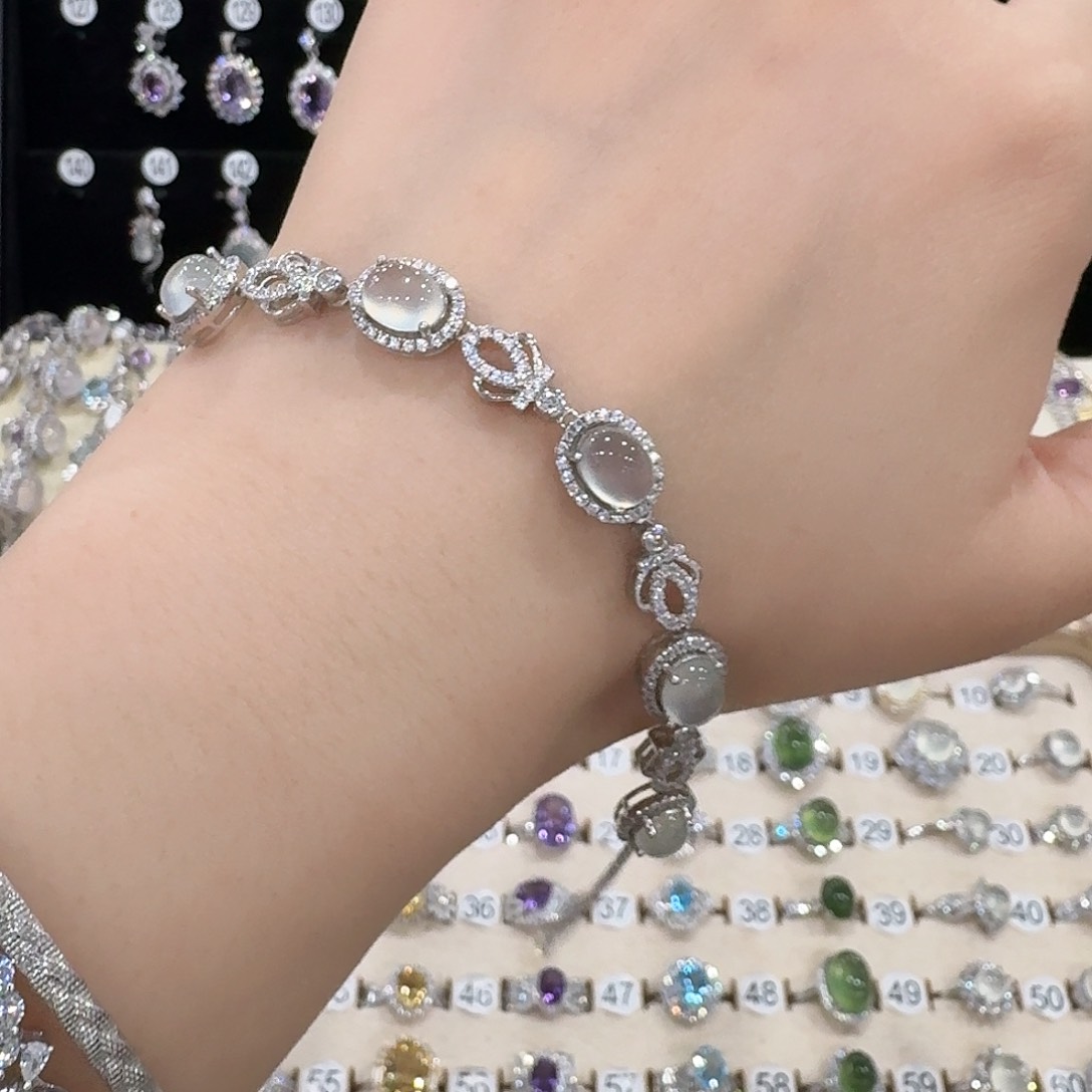 刘****银S925镶嵌蛇纹石玉手链