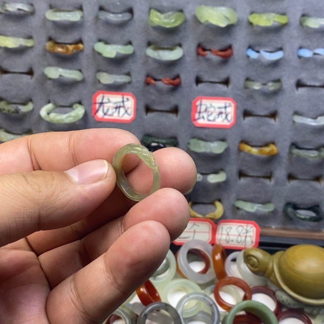 蛇纹石玉戒指未镶嵌80