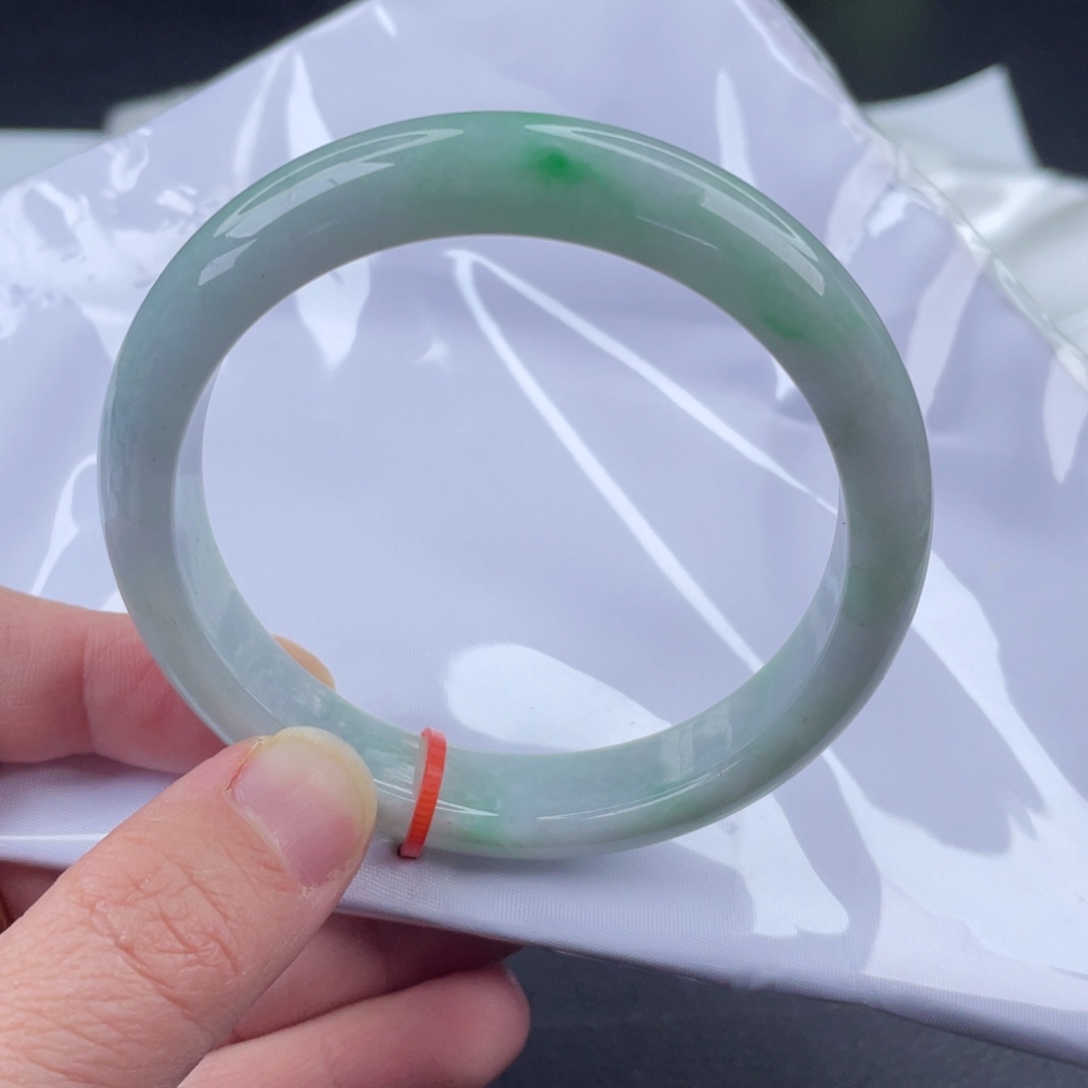 翡翠手镯未镶嵌朝*、59圈口