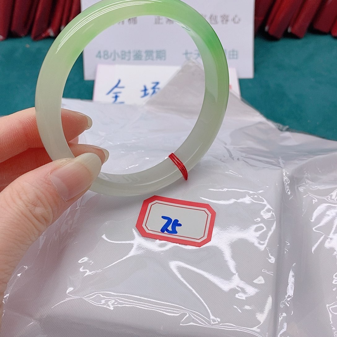 翡翠手镯未镶嵌小*755555555