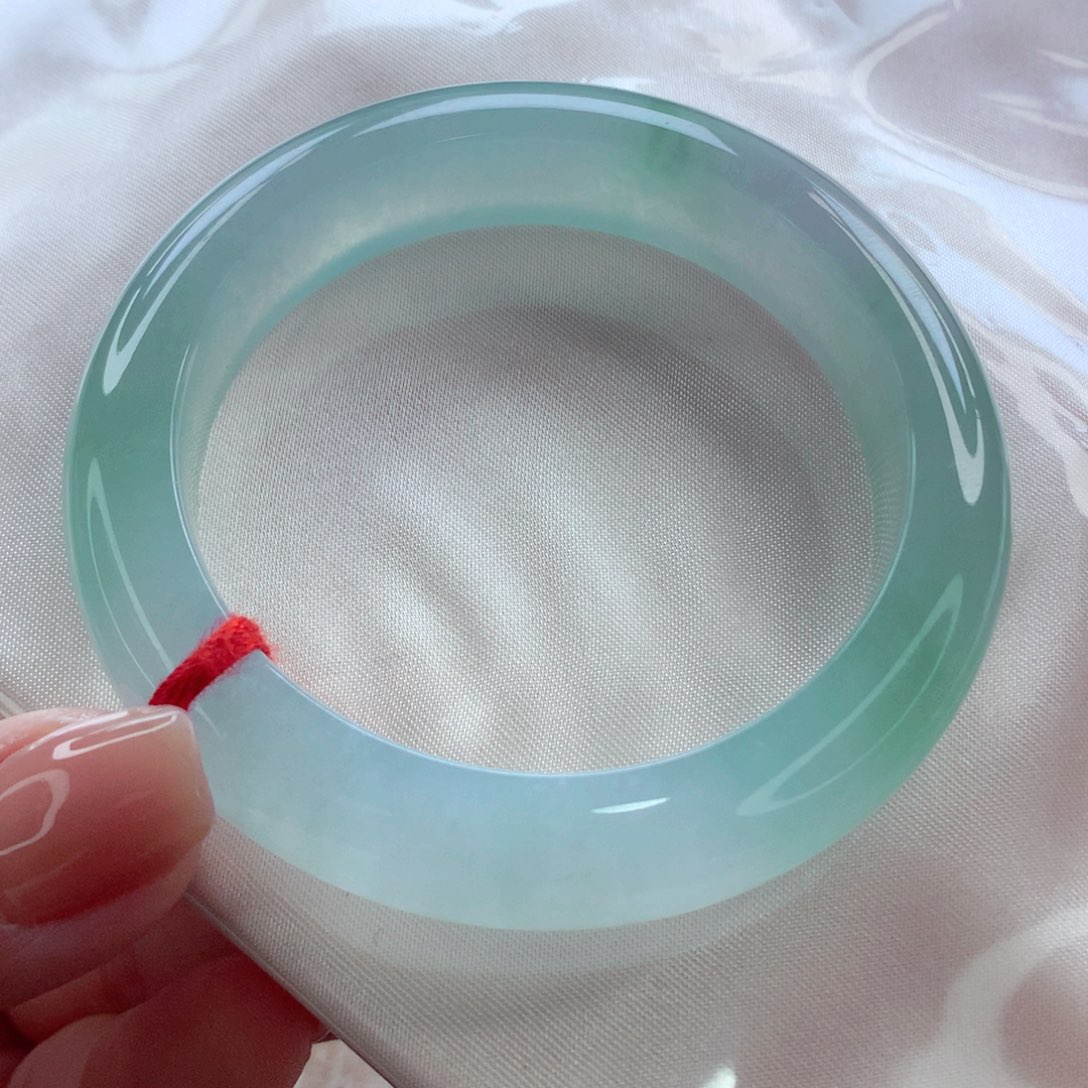 翡翠手镯未镶嵌师妹