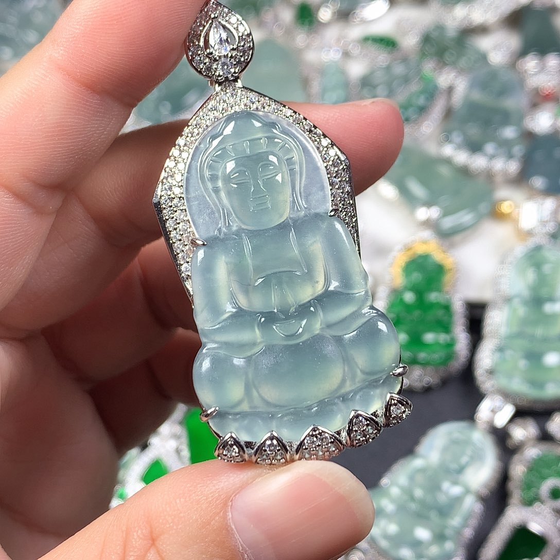 翡翠未镶嵌颈饰观音