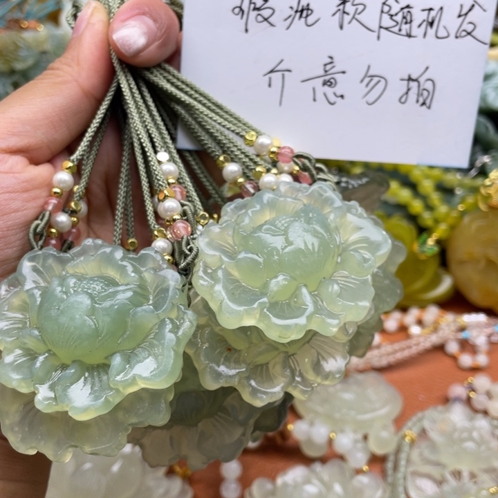 蛇纹石玉未镶嵌吊坠