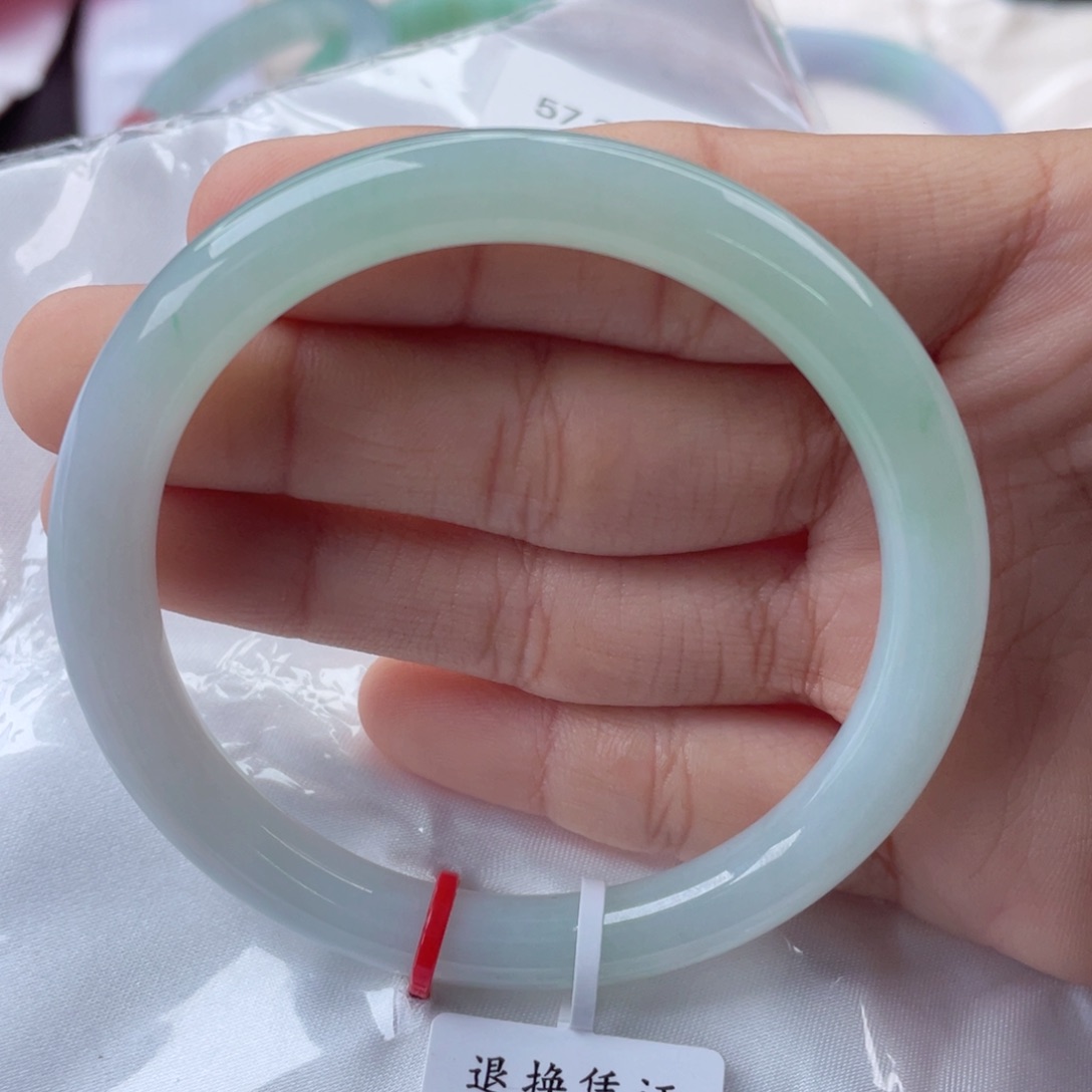 翡翠手镯（圆镯）未镶嵌