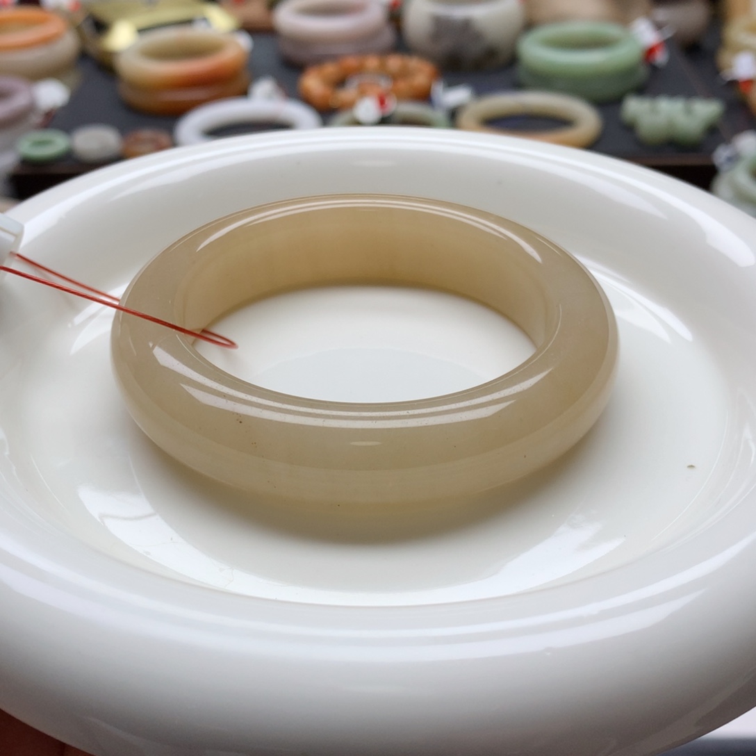 石英质玉手镯未镶嵌