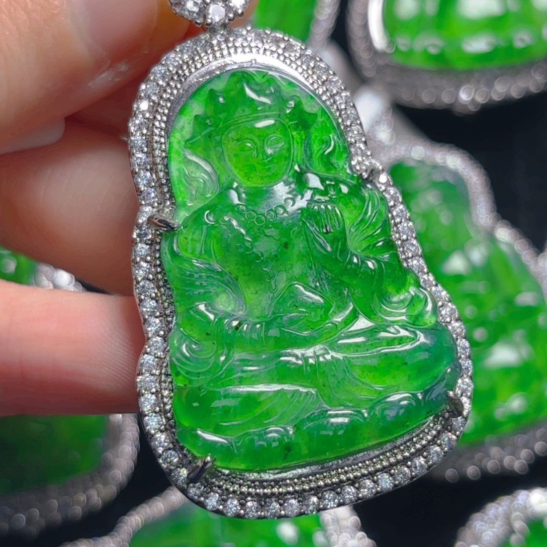 翡翠颈饰未镶嵌观音