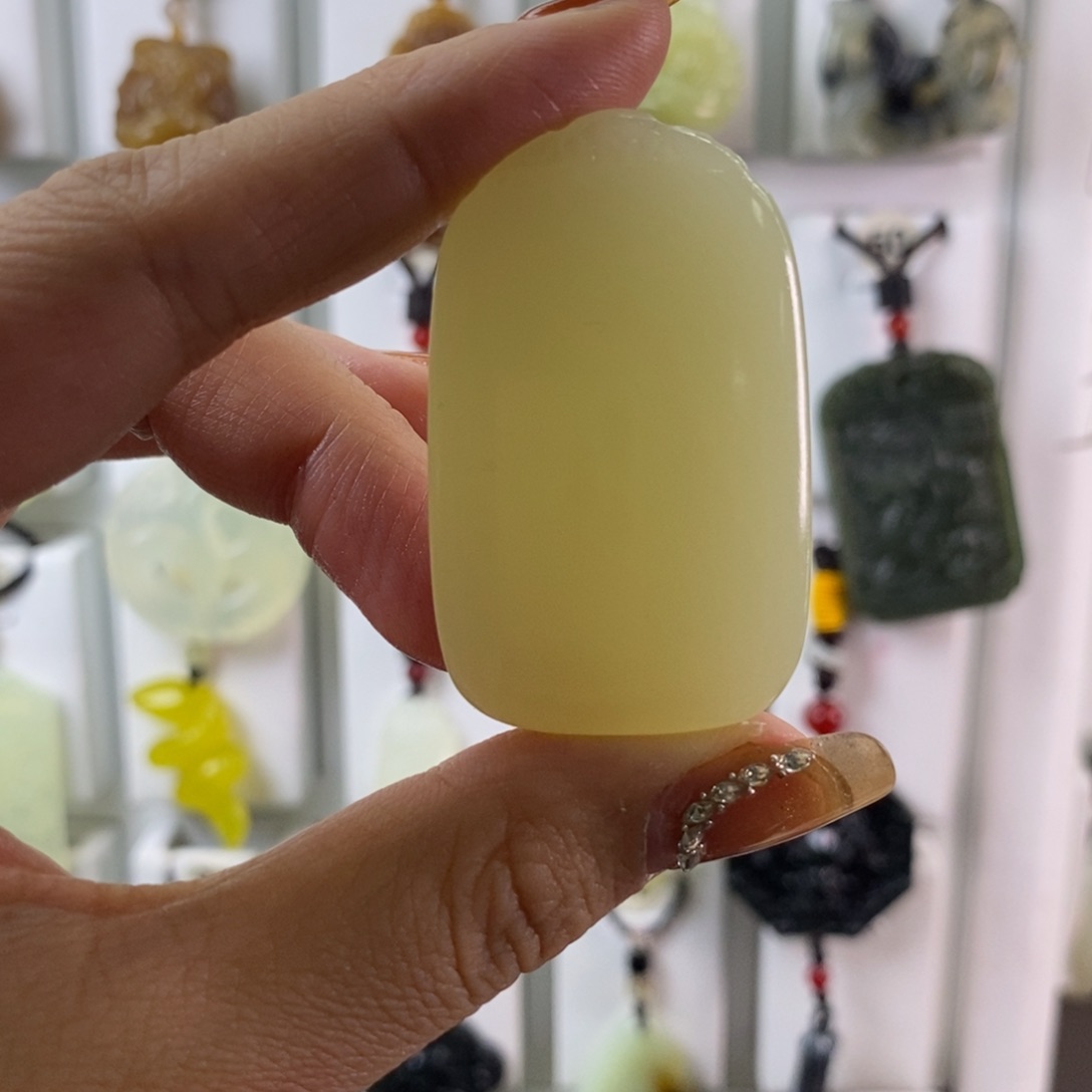 蛇纹石玉颈饰未镶嵌?52