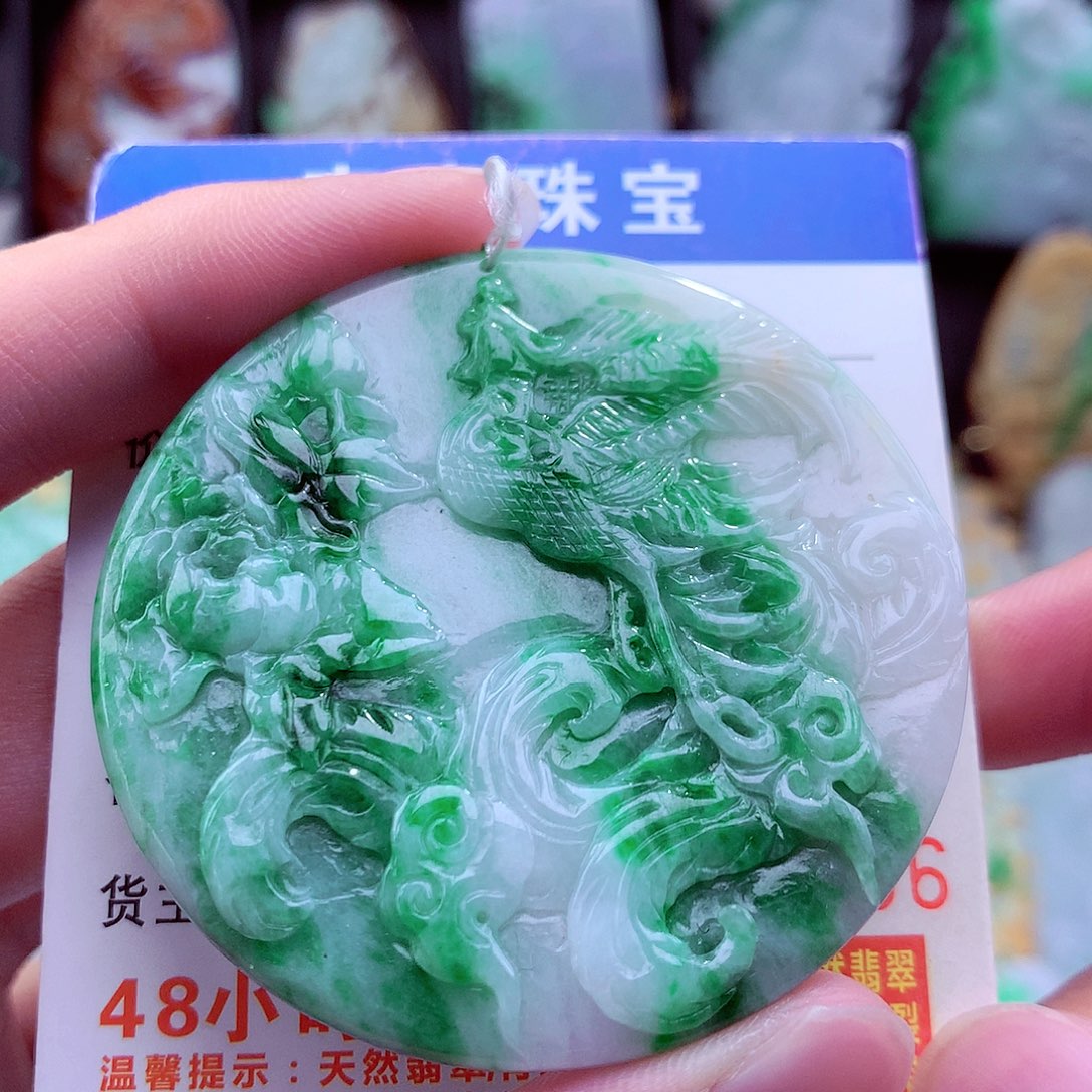 翡翠未镶嵌颈饰挂件
