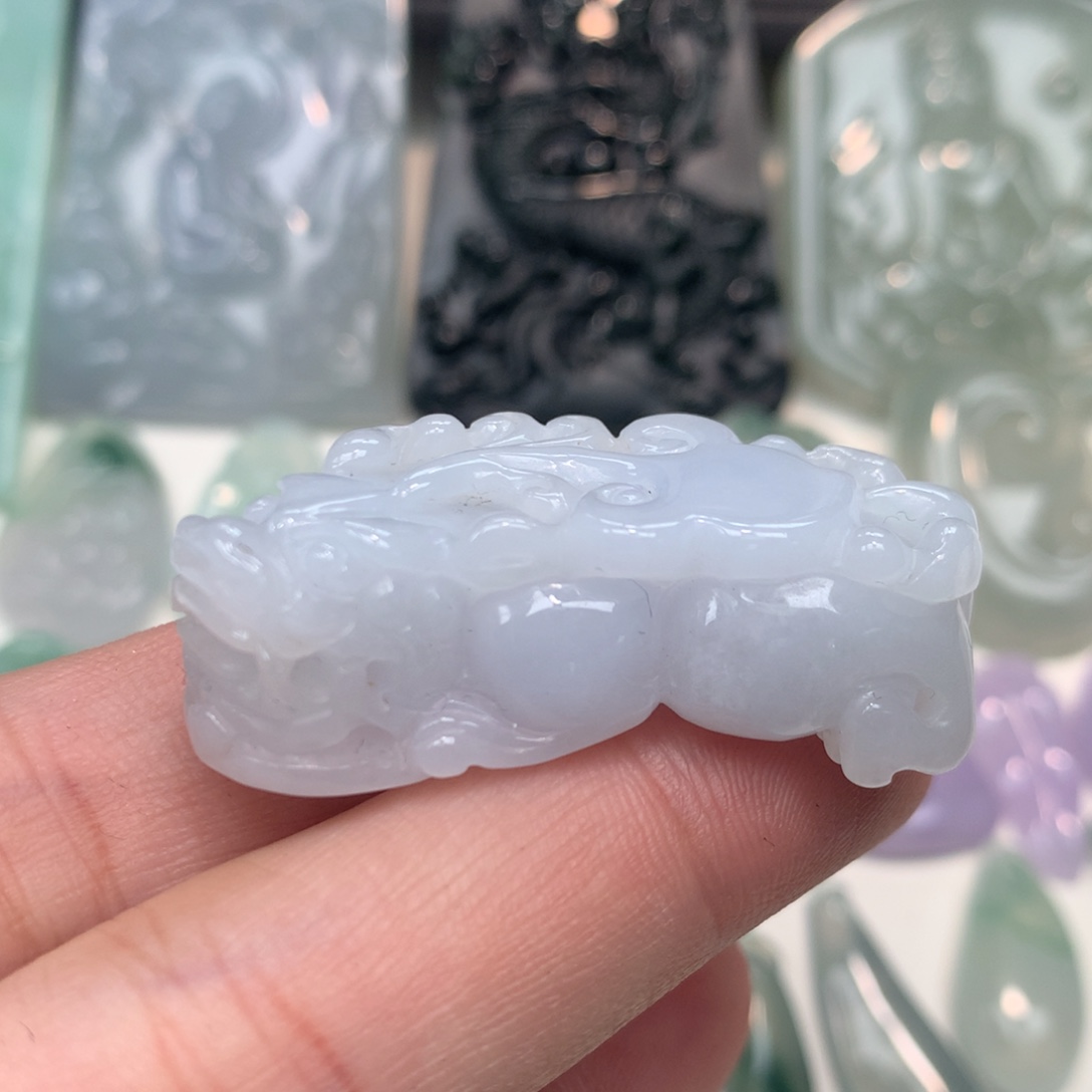 翡翠未镶嵌颈饰貔貅