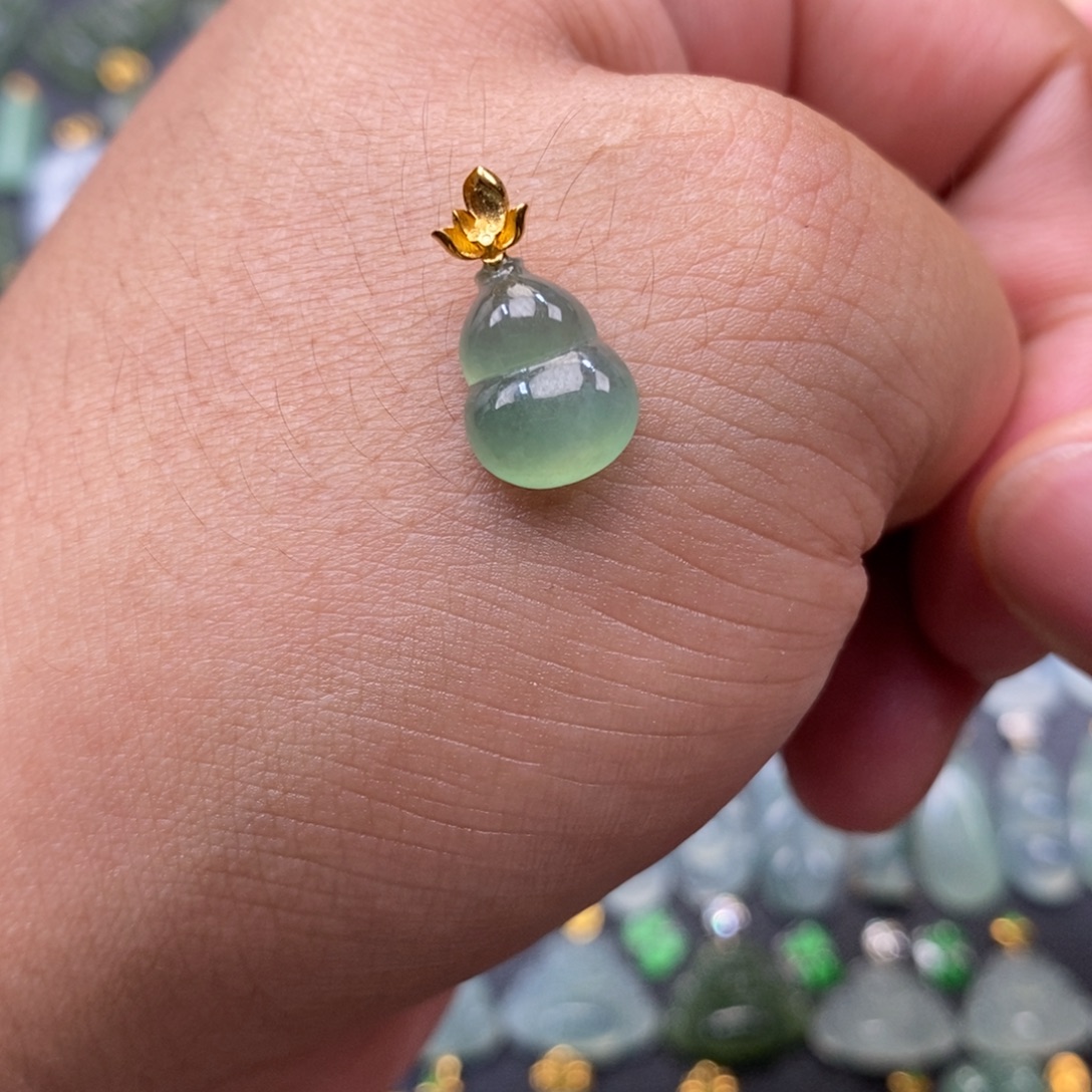 鱼***瓜翡翠18K金镶嵌颈饰