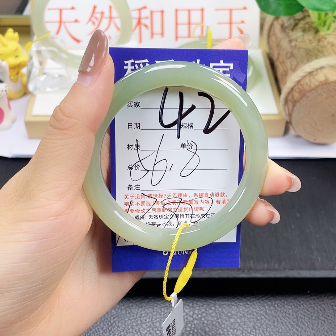 和田玉手镯未镶嵌