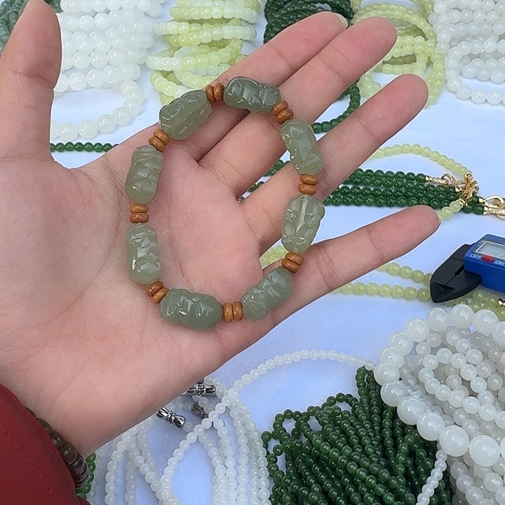 和田玉未镶嵌手串