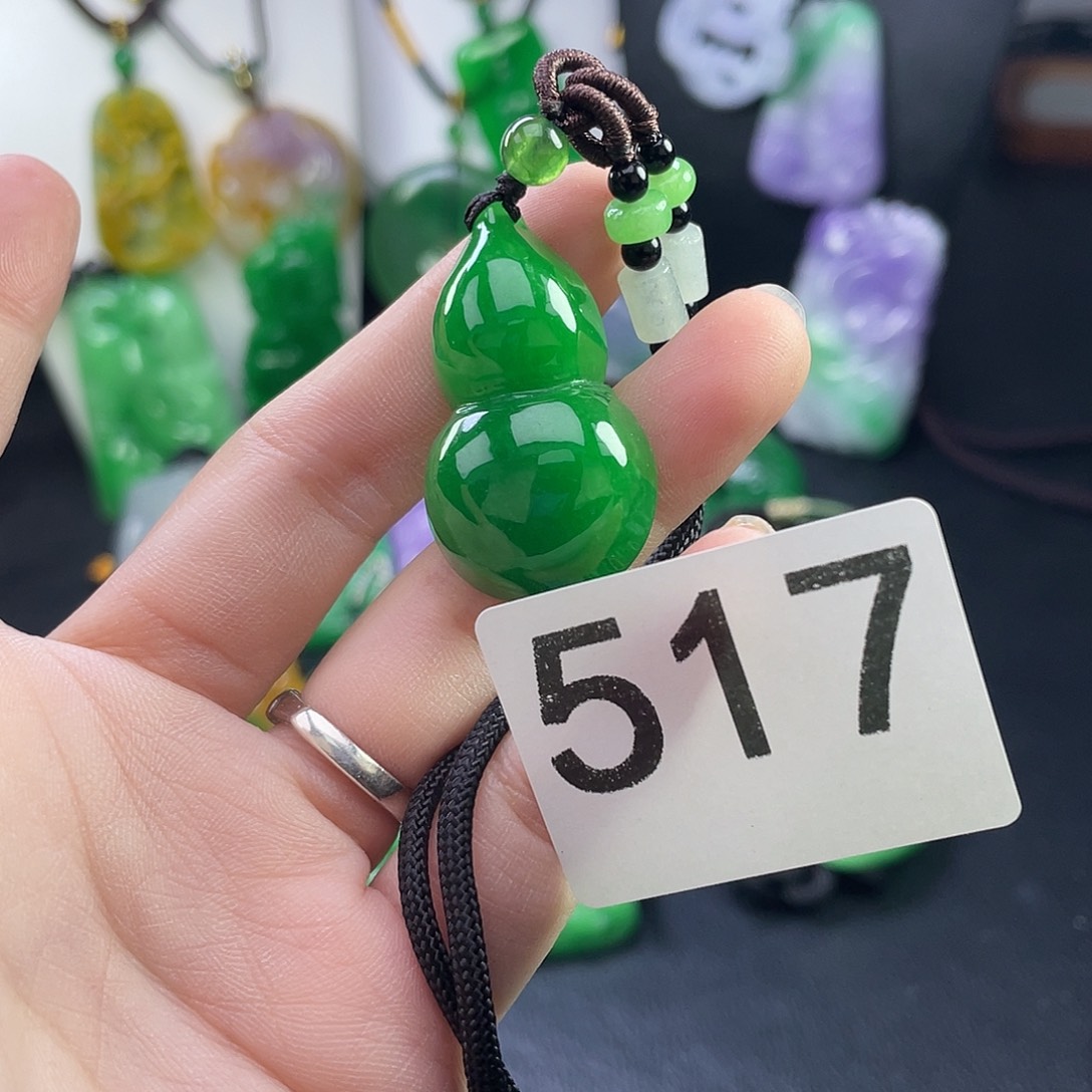 翡翠未镶嵌吊坠(赠链)