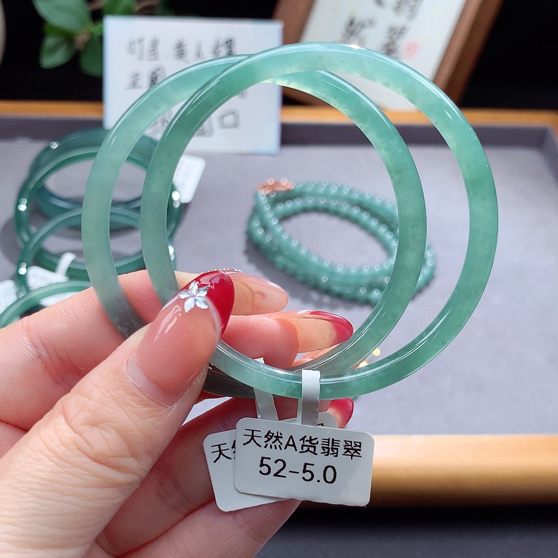 翡翠手镯（圆镯）未镶嵌