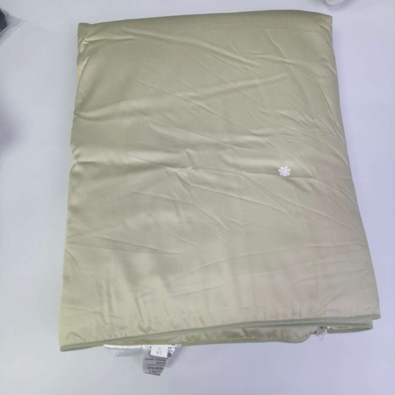 65204   蚕丝被（2*2.3m）