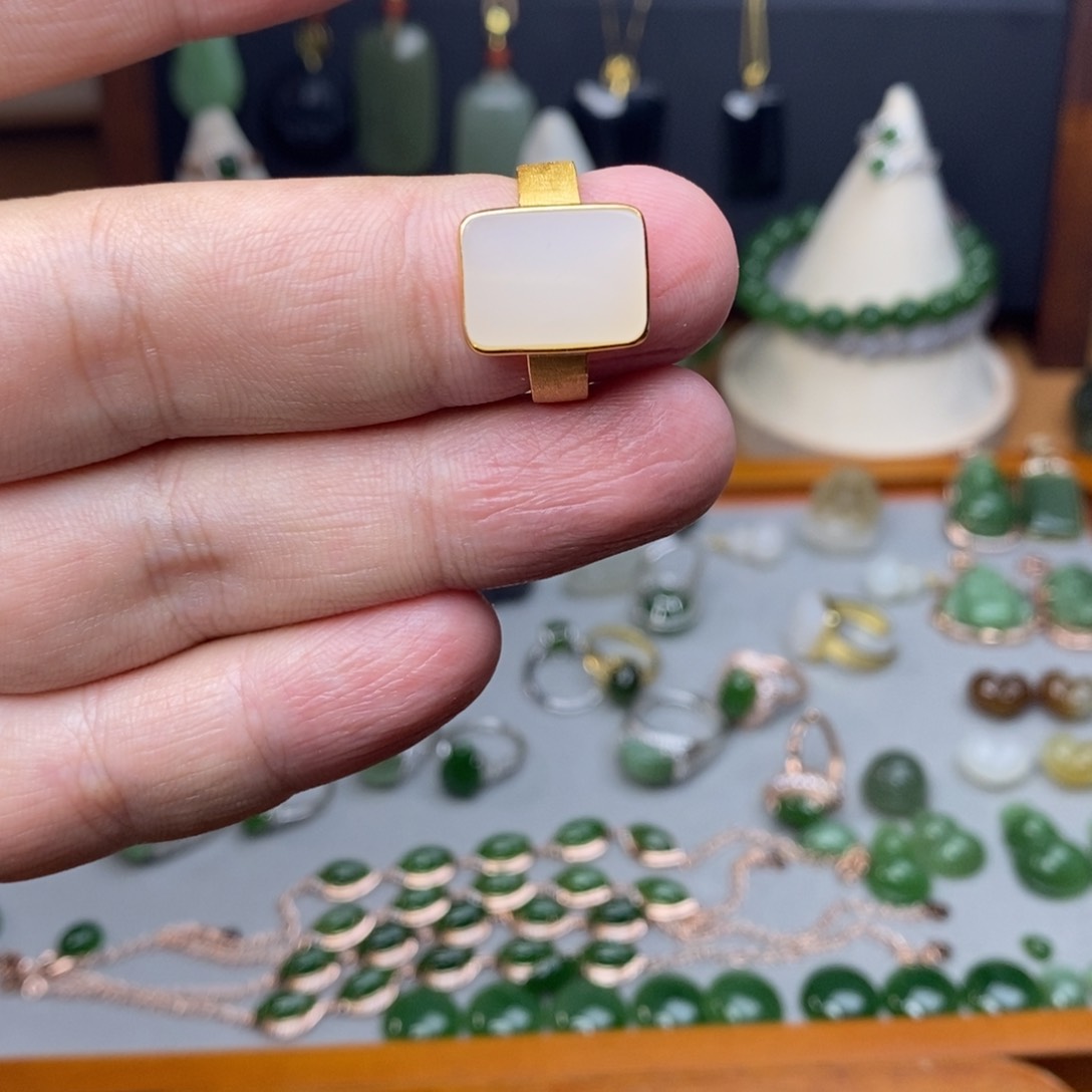 银S925镶嵌戒指和田玉粥**?