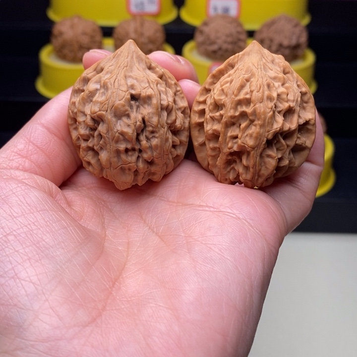 文玩核桃吊坠鸡心