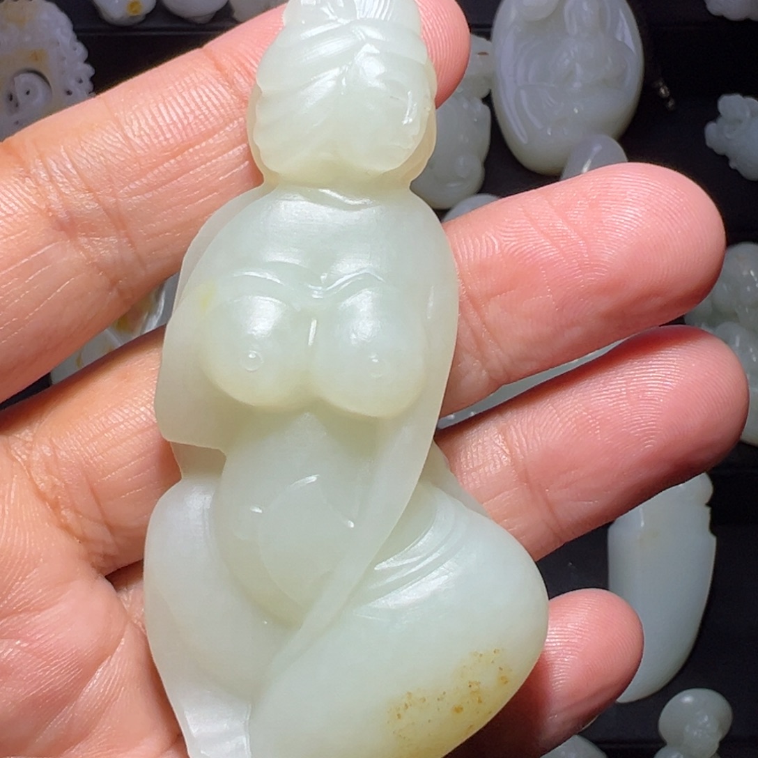 毕***玉颈饰未镶嵌和田玉