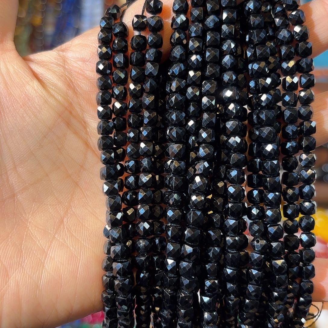 玛瑙/玉髓未镶嵌珠宝半成品黑尖晶卡4方糖