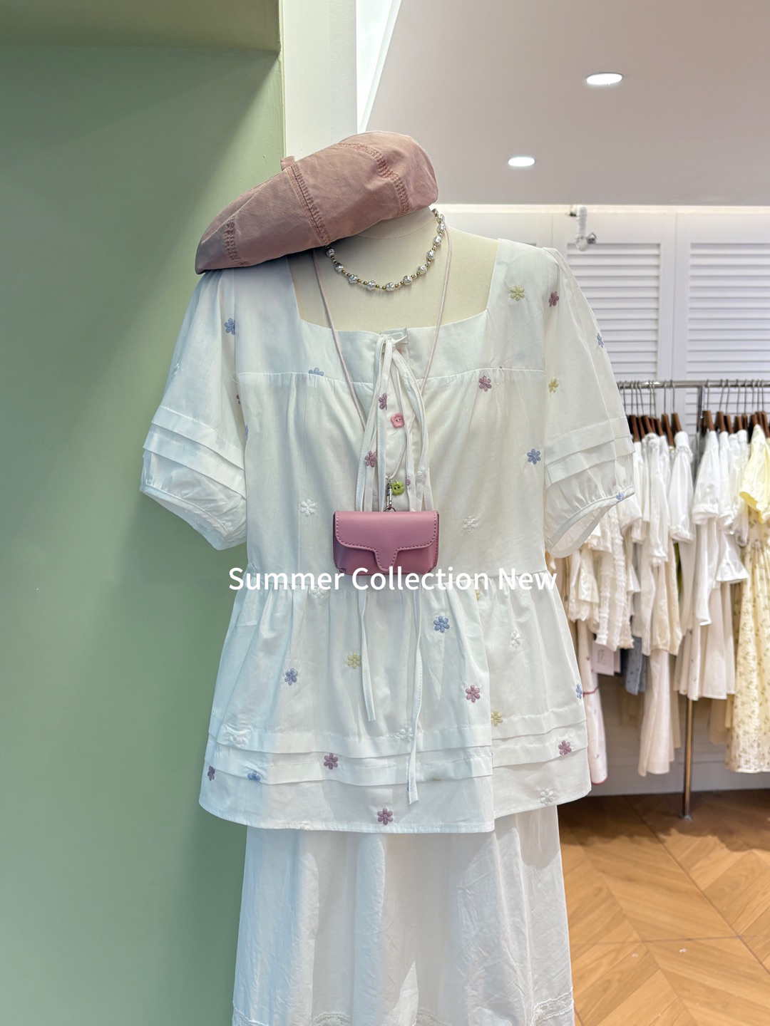 彩色刺绣方领小衫7140