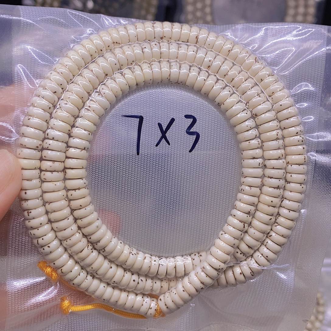 手串星月菩提名****。星月菩提