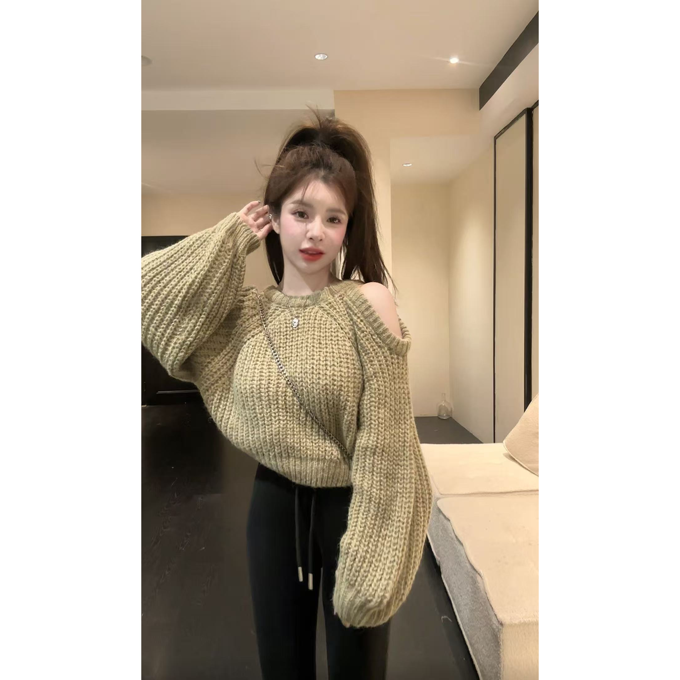 【HuiHui】秋季气质短款韩版圆领露肩针织小众女（L0184）