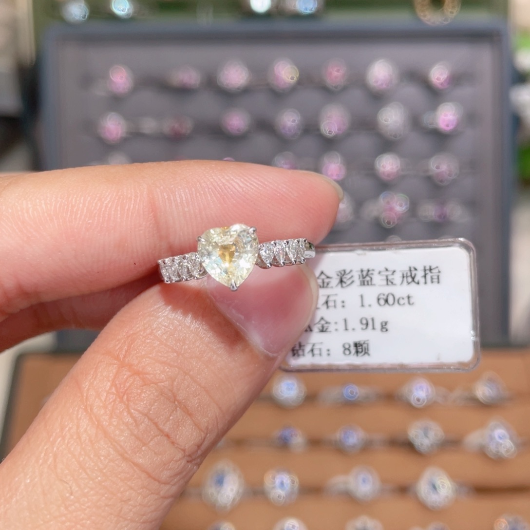蓝宝石戒指18K金镶嵌1.6ct 