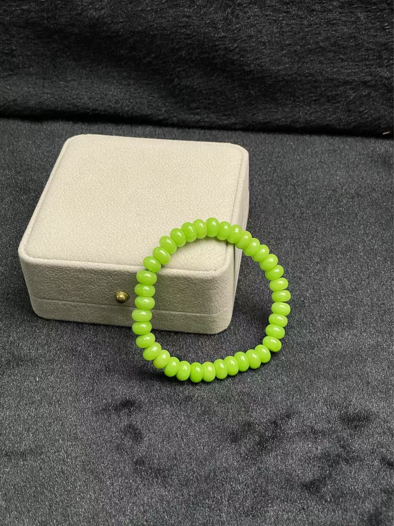 B15澳洲绿算盘珠8m手串女款