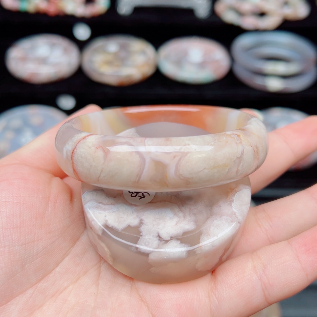 玛瑙/玉髓手镯未镶嵌58