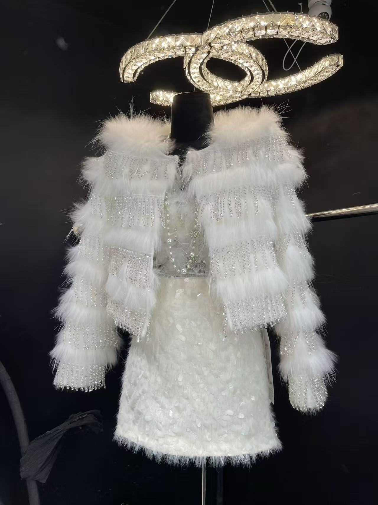 【漫老板】919私服 定制轻奢小众水晶流苏狐狸毛羽绒服