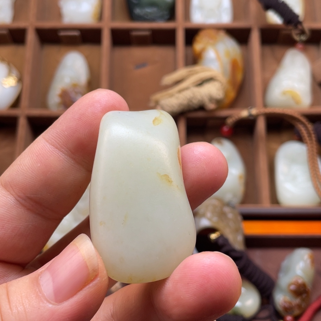 L***^和田玉未镶嵌挂件