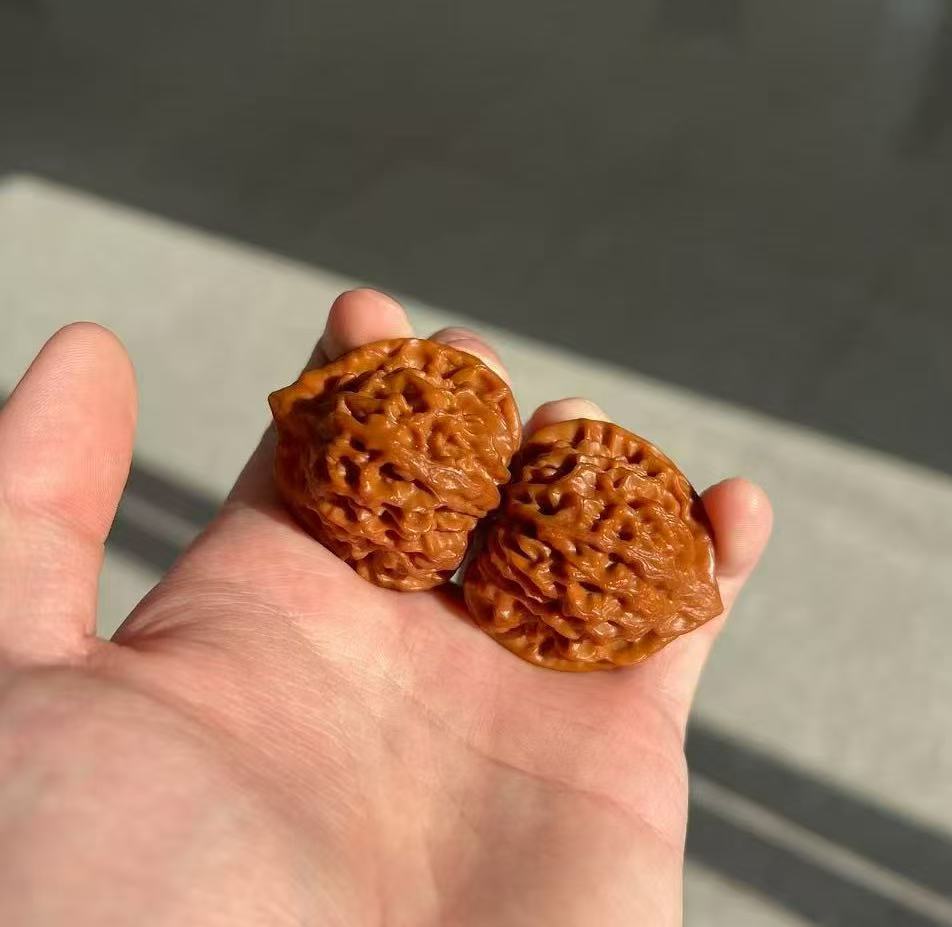 文玩核桃麒麟纹大官帽四座楼狮子头原色精配手把件 直播间截图 